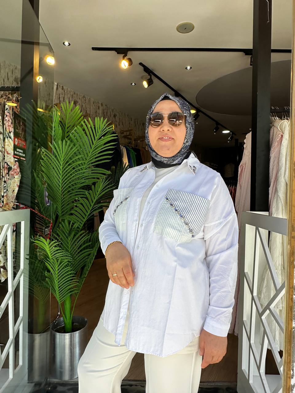 TAŞLI KETEN GÖMLEK -BEYAZ