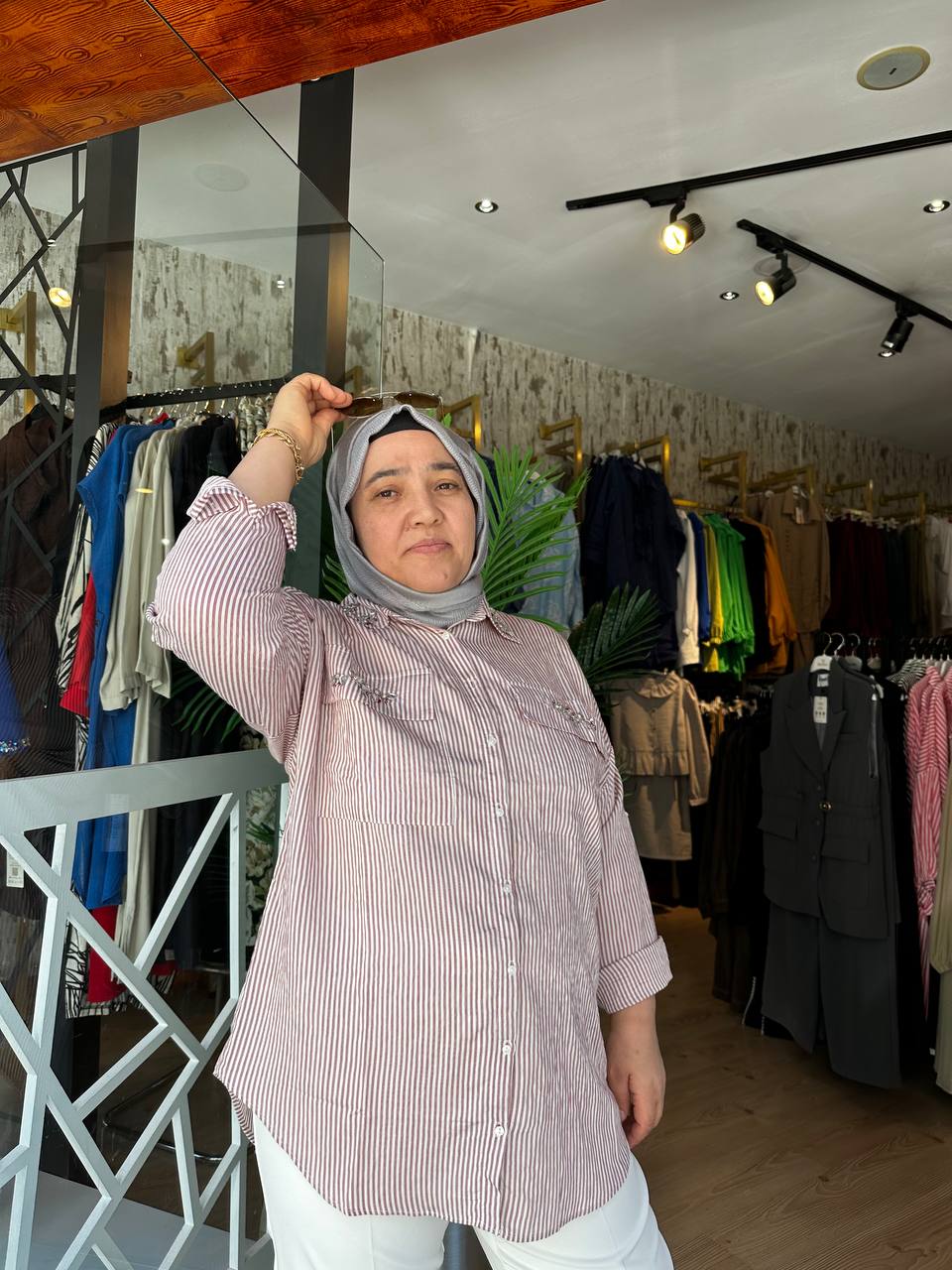 SLN TAŞ DETAYLI ÇİZGİLİ GÖMLEK -BORDO