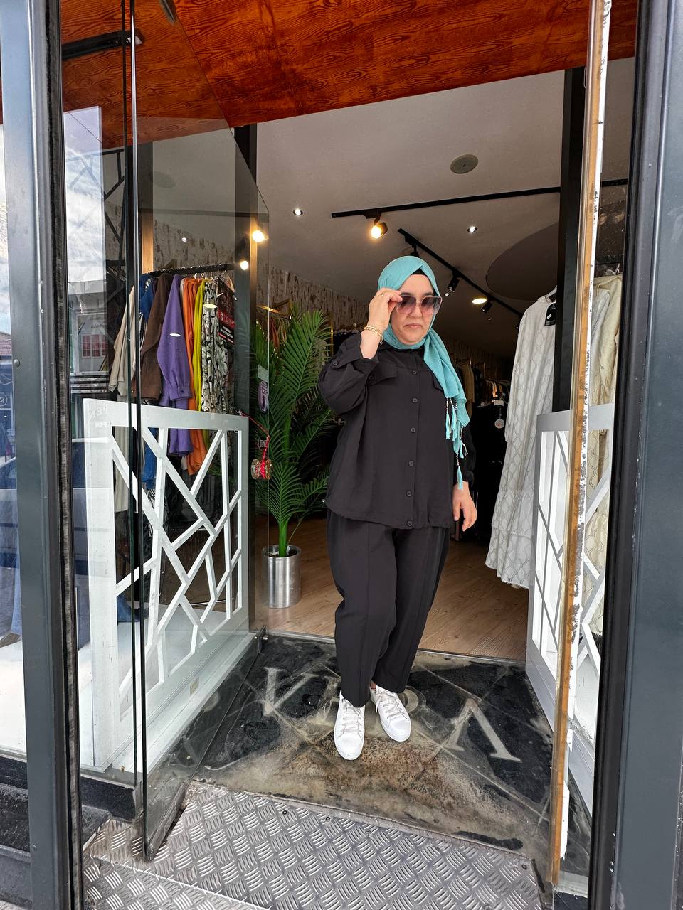 Dökümlü Zarafet Takımı - Siyah