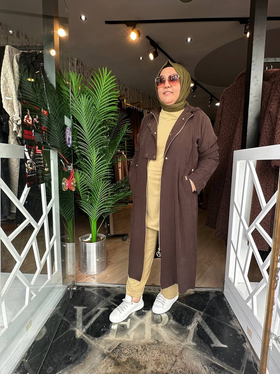 GOLD DETAYLI FERMUARLI KAP-ACI KAHVE