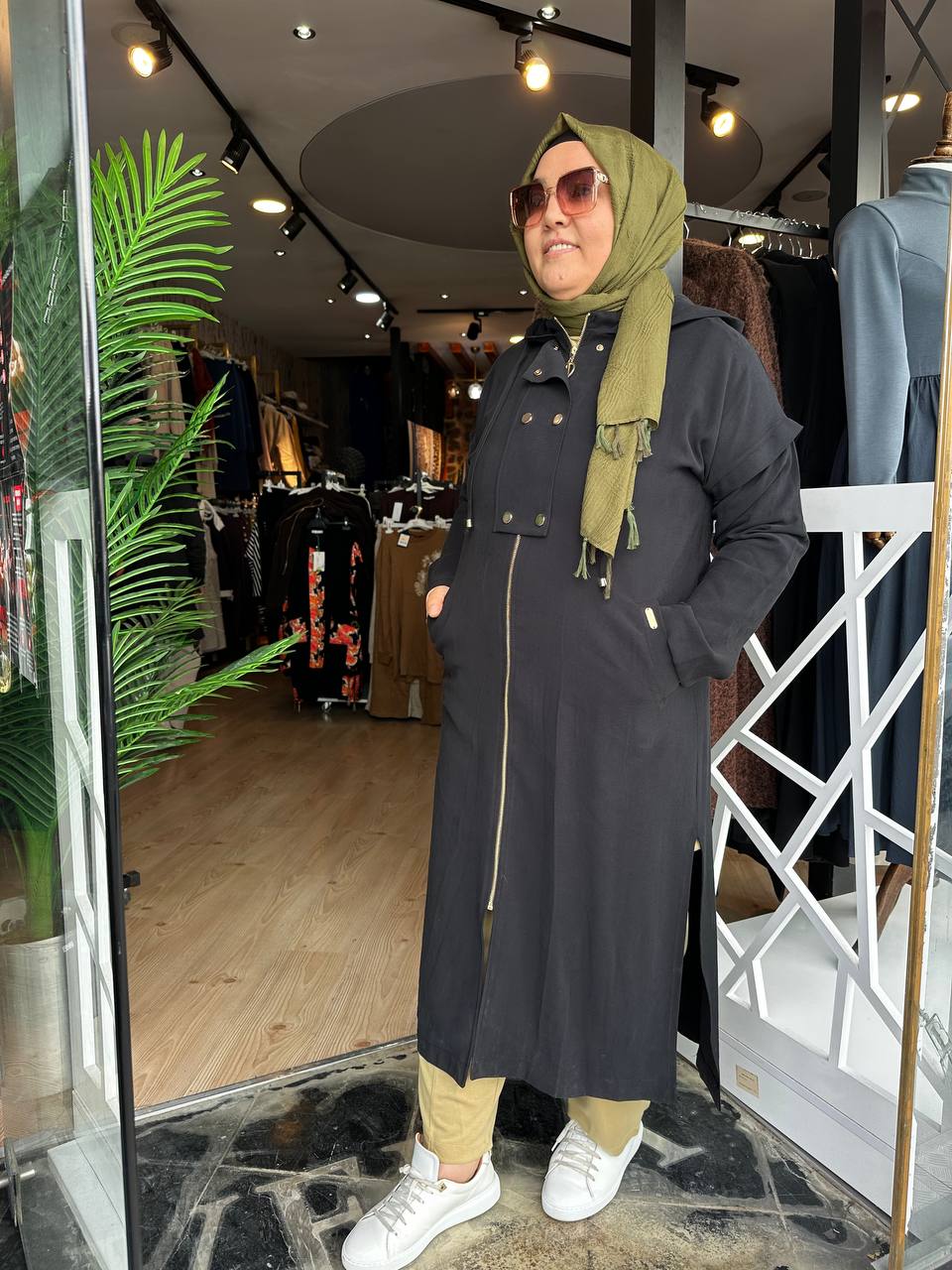 GOLD DETAYLI FERMUARLI KAP-SİYAH